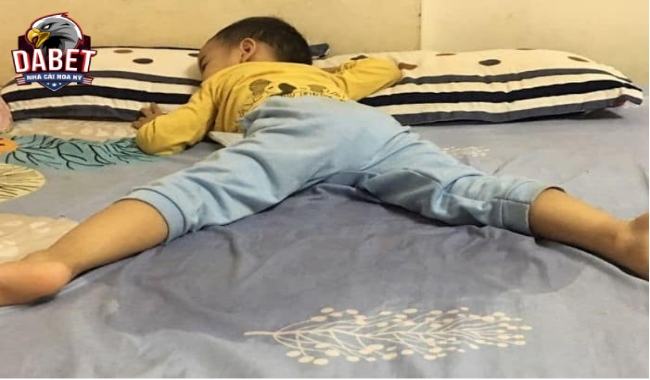 Giải mã giấc ngủ mơ đái dầm là điềm báo gì? Đánh con số nào để may mắn?